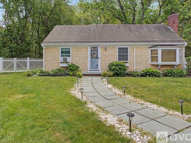 4 BR, 2 BA Apartment 6 Richards Way, Sandwich, MA 02537