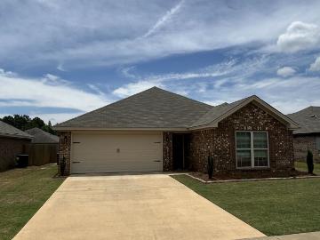 4 BR, 2 BA Apartment 74 Nottingham Way, Elmore, AL 36025