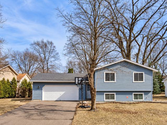 4 BR, 2 BA Apartment 7608 N Irving Ave, Minneapolis, MN 55444