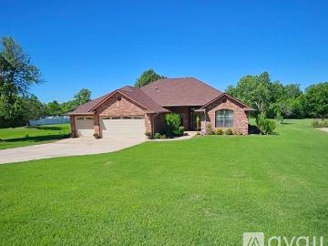 4 BR, 2 BA Apartment 8415 Valley Creek Drive, Choctaw, OK 73020