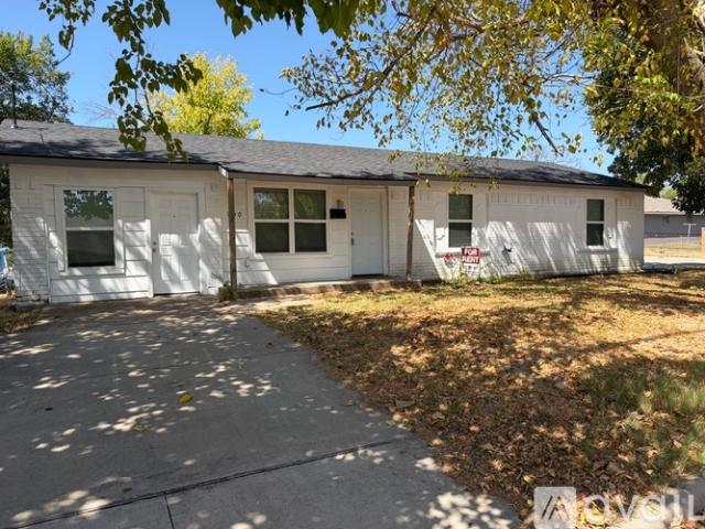 4 BR, 2 BA Apartment 800 Sam Houston St, Rockwall, TX 75087