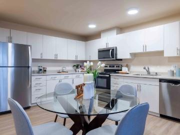 4 BR, 2 BA Apartment 8102 Evergreen Way Unit B319, Everett, WA 98203