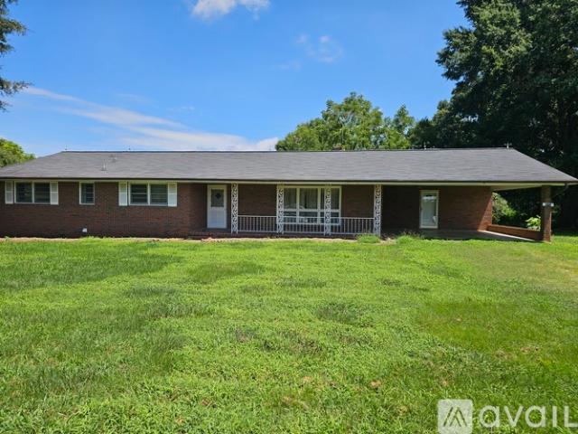 4 BR, 2 BA Apartment 8213 North Carolina 127, Taylorsville, NC 28681