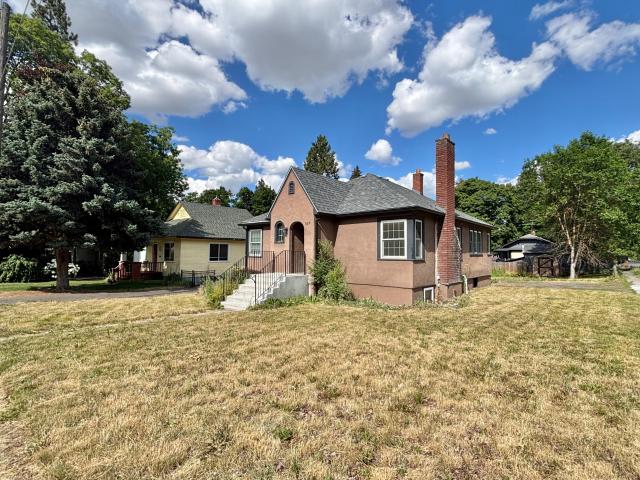 5 BR, 2 BA Apartment 829 S Ivory St, Spokane, WA 99202
