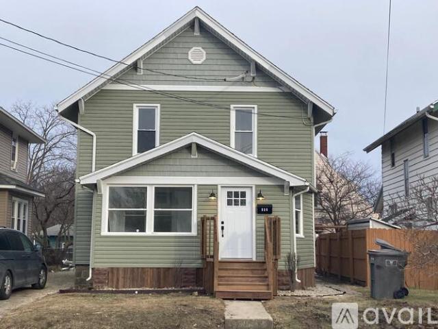 4 BR, 2 BA Apartment 838 N Metcalf St, Lima, OH 45801