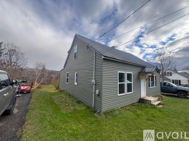 4 BR, 2 BA Apartment 90 Dyer St, Presque Isle, ME 04769