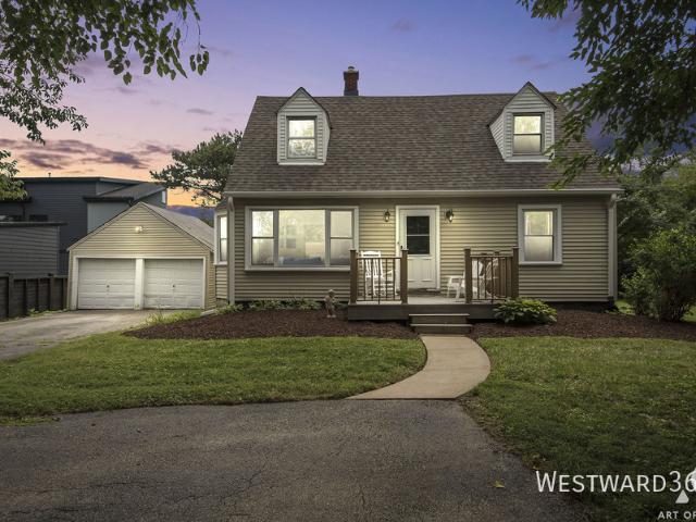 4 BR, 2 BA Apartment 923 W Plainfield Rd, La Grange Highland, IL 60525