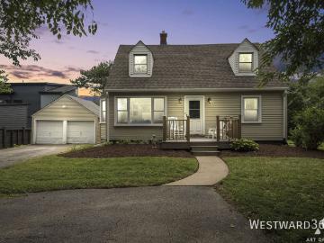 4 BR, 2 BA Apartment 923 W Plainfield Rd, La Grange Highland, IL 60525
