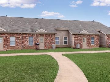 4 BR, 2 BA Apartment 9257 Somerset Rd, San Antonio, TX 78211