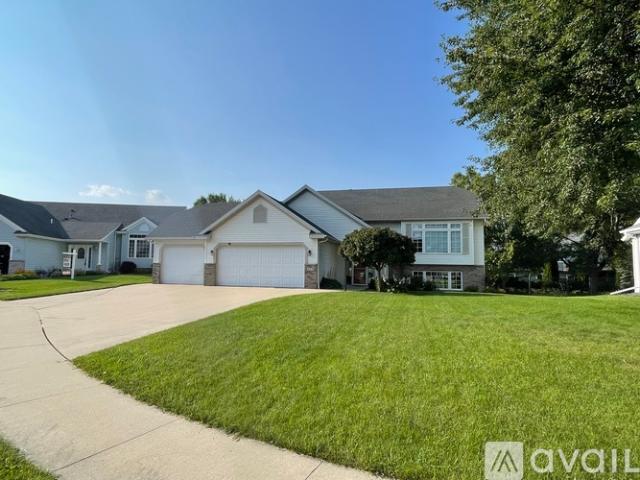 4 BR, 2 BA Apartment 929 Plymouth Ln NW, Rochester, MN 55901