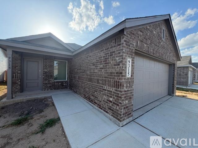 4 BR, 2 BA Apartment 9315 Campbell Wy, San Antonio, TX 78211