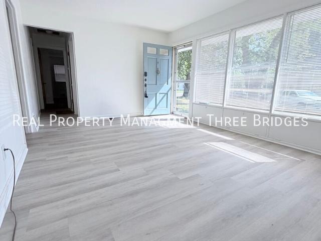 4 BR, 2 BA Apartment 9 Regina Ct, Florissant, MO 63031