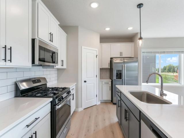 4 BR, 3.5 BA Apartment 10116 Sunbird Circle Unit 10074, Saint Paul, MN 55129