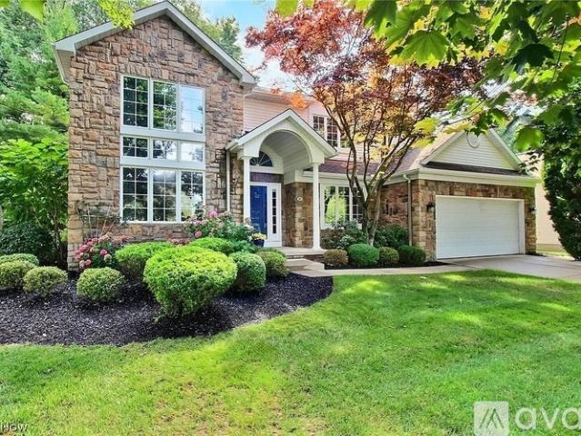 4 BR, 3.5 BA Apartment 10 Wenden Court, Bratenahl, OH 44108