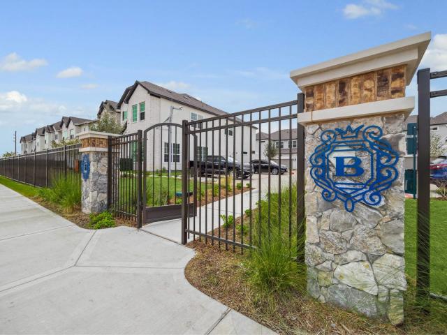 4 BR, 3.5 BA Apartment 15713 Saxton Mist Dr Unit BLU501, Humble, TX 77346