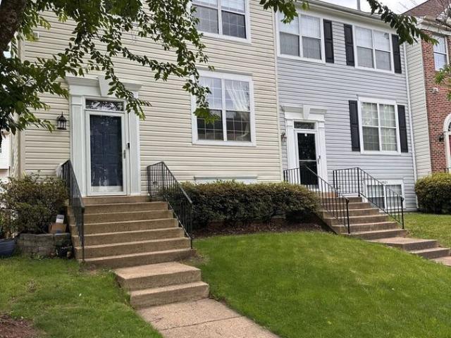 4 BR, 3.5 BA Apartment 14619 Flower Hill Dr, Centreville, VA 20120