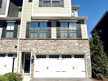 4 BR, 3.5 BA Apartment 141 Laurel Place Lane, Unit Townhouse, Bridgeville, PA 15017