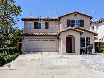 4 BR, 3.5 BA Apartment 2439 N Cameo Ct, Orange, CA 92865