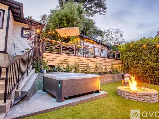4 BR, 3.5 BA Apartment 2597 Dearborn Dr, Los Angeles, CA 90068