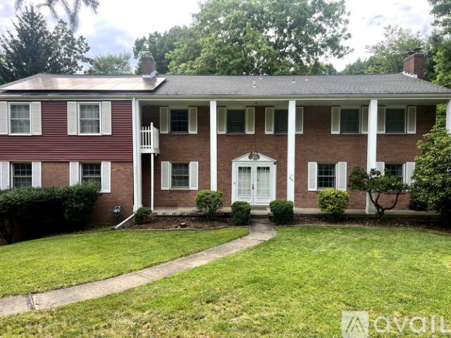 4 BR, 3.5 BA Apartment 251 Rosscommon Road, Allegheny County, PA 15090
