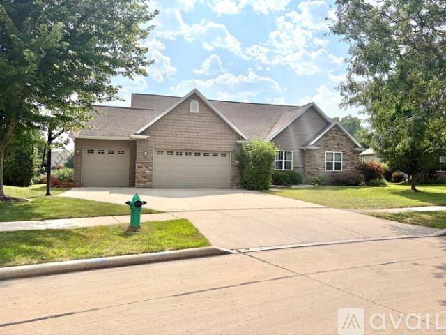 4 BR, 3.5 BA Apartment 2701 East Glenhurst Lane, Appleton, WI 54913