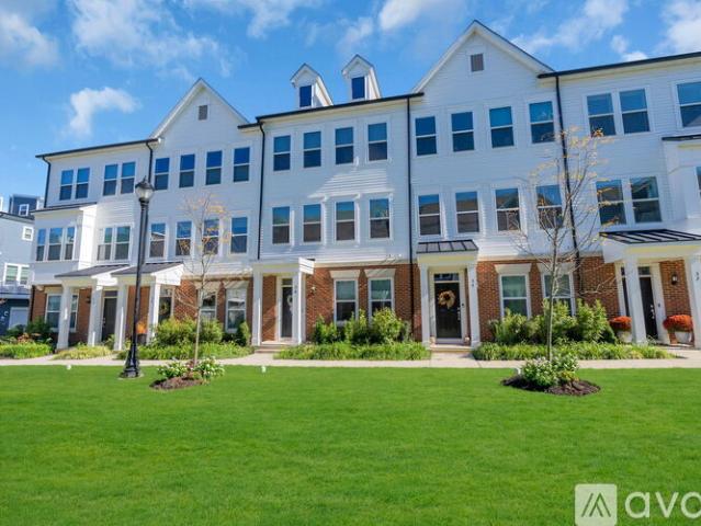 4 BR, 3.5 BA Apartment 36 Atlantic Aly, Unit 36, Oceanport, NJ 07757
