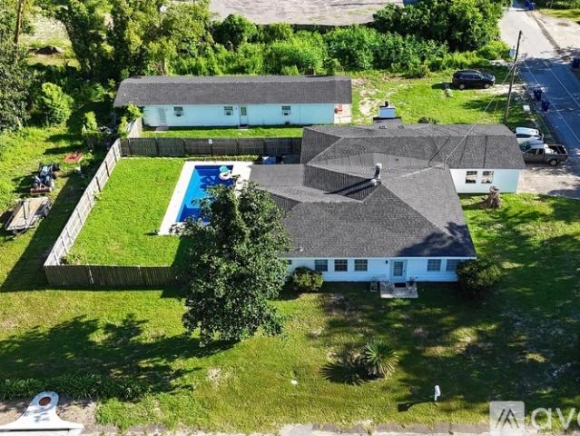4 BR, 3.5 BA Apartment 3900 West 17th Street, Panama City, FL 32401