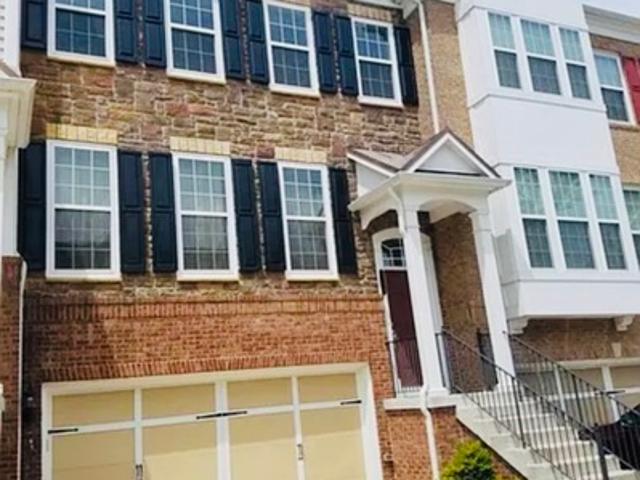4 BR, 3.5 BA Apartment 43626 White Cap Terrace, Unit 1, Chantilly, VA 20152