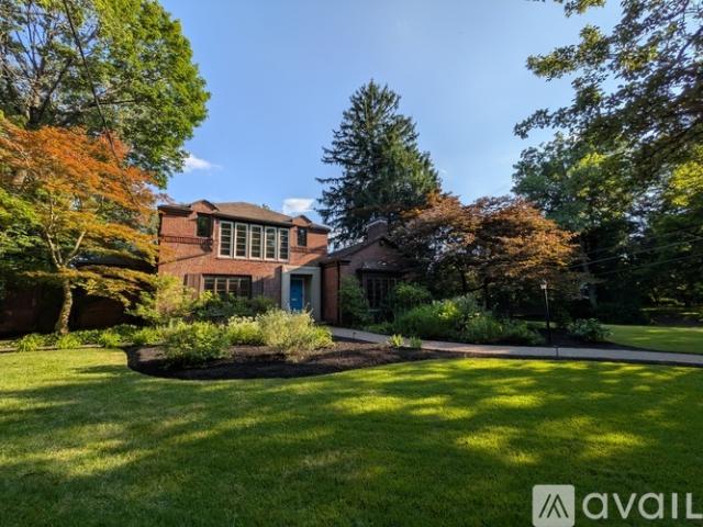 4 BR, 3.5 BA Apartment 5600 Aylesboro Avenue, Pittsburgh, PA 15217