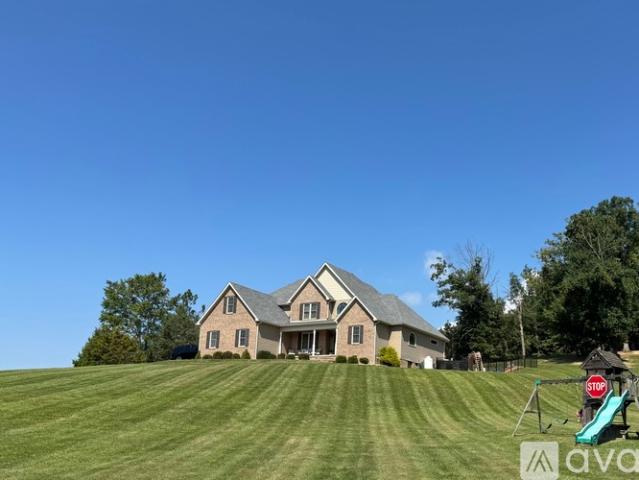 4 BR, 3.5 BA Apartment 619 Middle Fork Road, Marion, VA 24354