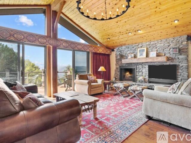 4 BR, 3.5 BA Apartment 682 Ski Valley Road, Waitsfield, VT 05673