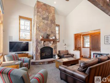 4 BR, 3.5 BA Apartment 80 Mule Deer Court, Dillon, CO 80435