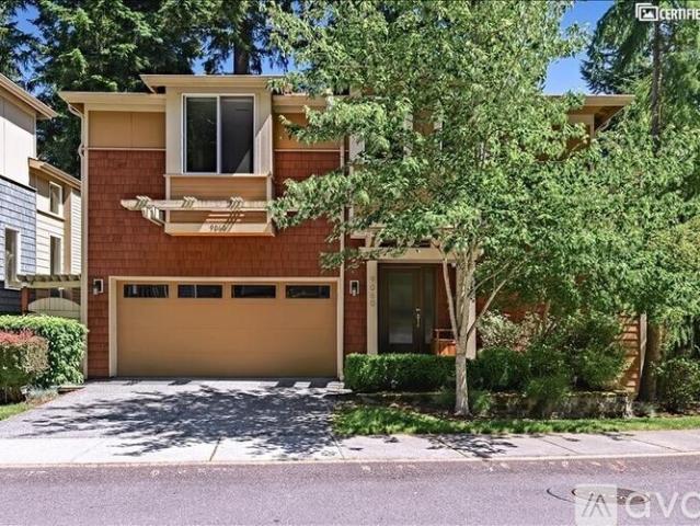4 BR, 3.5 BA Apartment 9060 177th Place Northeast, Redmond, WA 98052