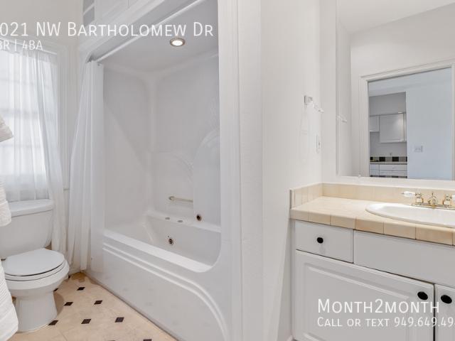 4 BR, 3.5 BA Apartment 9021 NW Bartholomew Dr, Portland, CA 97229