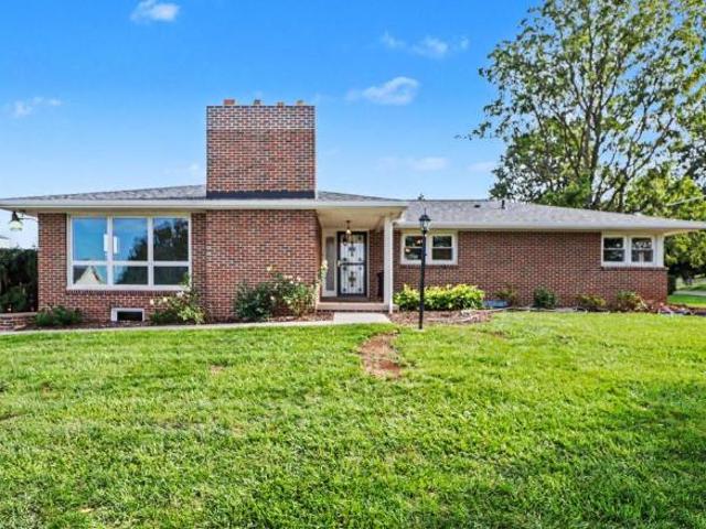 4 Br, 3 bath, Single Family Home 831 Limekiln Rd
