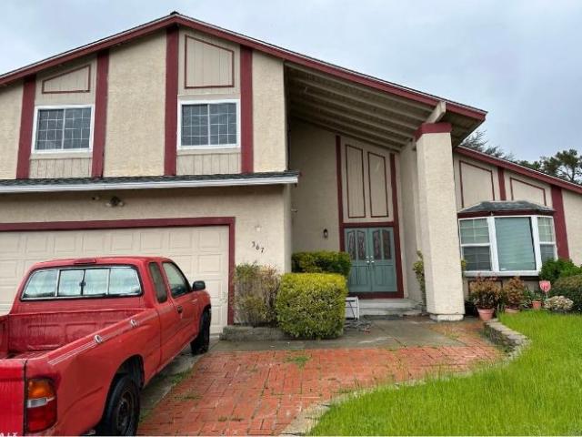4 Br, 3 bath, Single Family 367 Violet Rd
