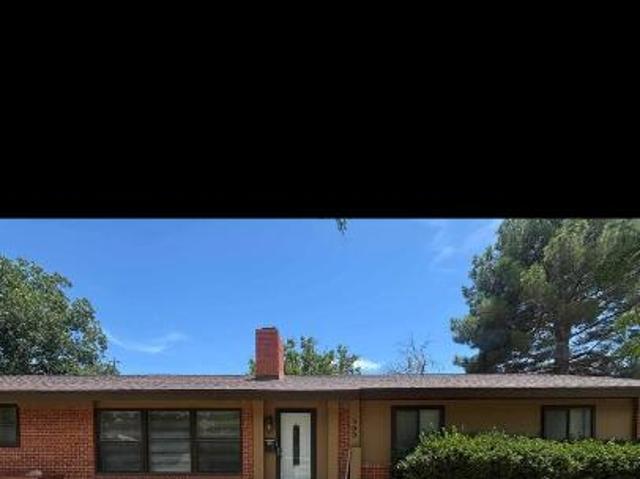 4 Br, 3 bath, Single Family 300 E Linda Vista Blvd