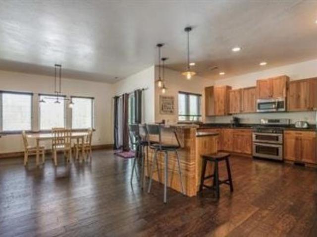 4 Br, 3 bath, Single Family 401 Ice House Terrace