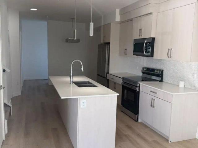 4 BR / 3 BA Cornerstone Property – Double Garage – $2,300/mo — 4 Bedrooms Condo Unit