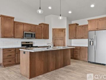 4 BR, 3 BA Apartment S Magdalyn Ct, Unit 972, Greenville, WI 54942