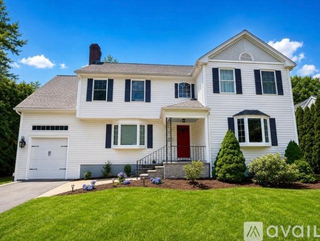 4 BR, 3 BA Apartment 143 Bennett Street, Fairfield, CT 06825
