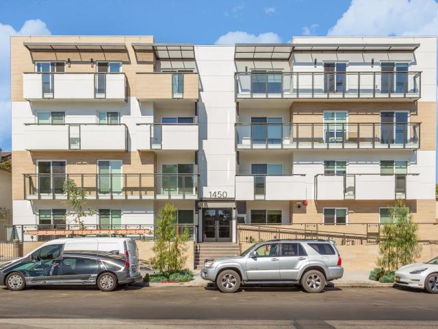 4 BR, 3 BA Apartment 1450 South Barrington Avenue Unit 101, Los Angeles, CA 90025