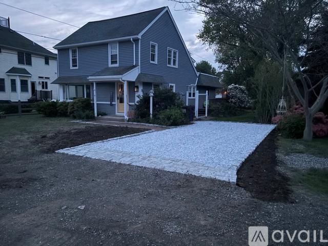 4 BR, 3 BA Apartment 14 Cross Avenue, Clinton, CT 06413
