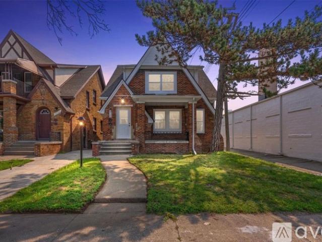 4 BR, 3 BA Apartment 17126 Roselawn Street, Detroit, MI 48221