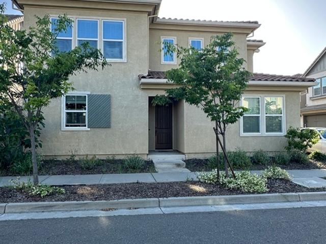 4 BR, 3 BA Apartment 1715 Vine Street, Davis, CA 95616