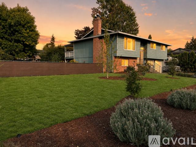 4 BR, 3 BA Apartment 18741 Allegheny Dr, Oregon City, OR 97045