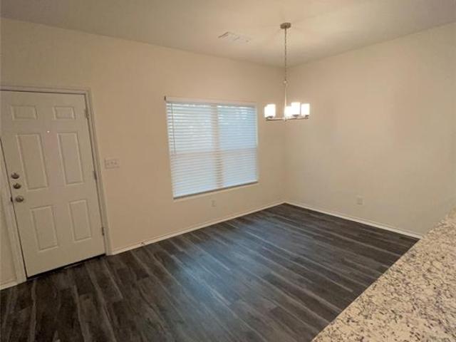 4 BR, 3 BA Apartment 103 East 15th Street, Bonham, TX 75418