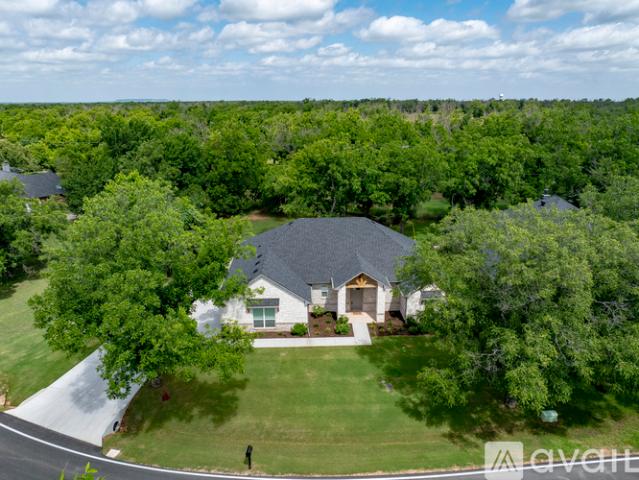 4 BR, 3 BA Apartment 10301 Ravenswood Rd, Granbury, TX 76049