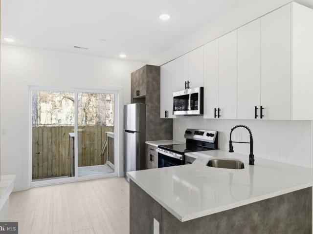 4 BR, 3 BA Apartment 1043 W Orleans St, Philadelphia, PA 19133