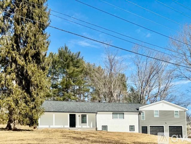 4 BR, 3 BA Apartment 1070 Hightop Rd, Blacksburg, VA 24060